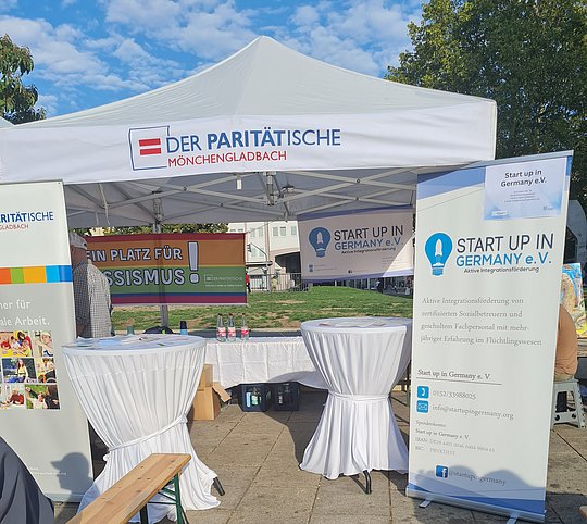 Gemeinschaftsstand des Paritätischen Mönchengladbach und einer seiner Mitgliedsorganisationen "Start Up In Germany e.V."